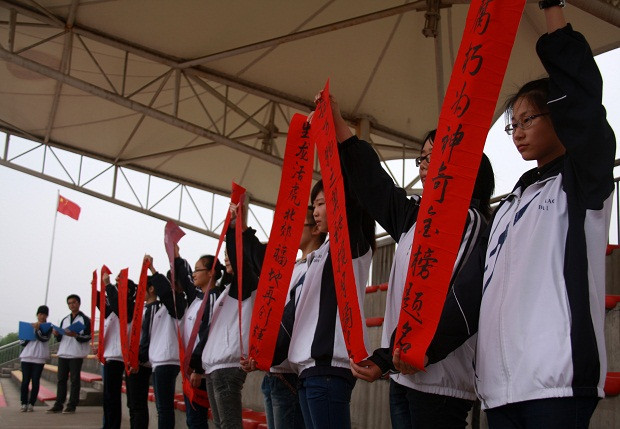 圆梦高考,掌声、对联、祝福的心与你们同在|龙