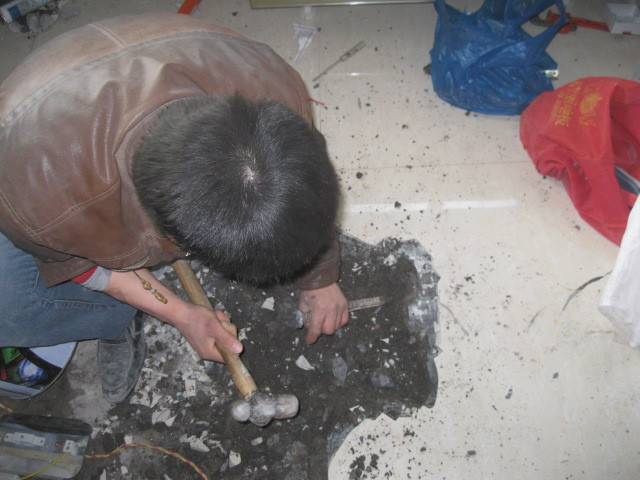 怀疑客厅地砖下水管漏水有什么办法怎么解决|