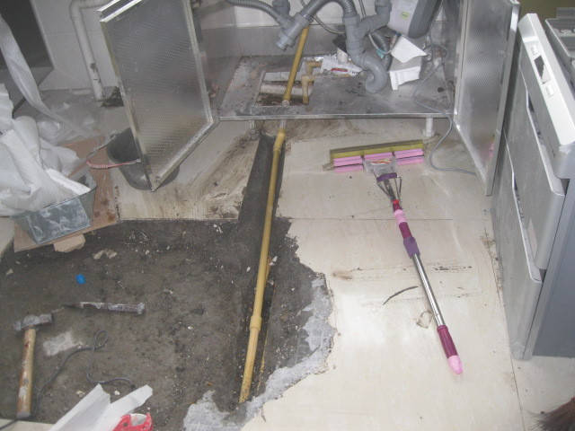 怀疑客厅地砖下水管漏水有什么办法怎么解决|